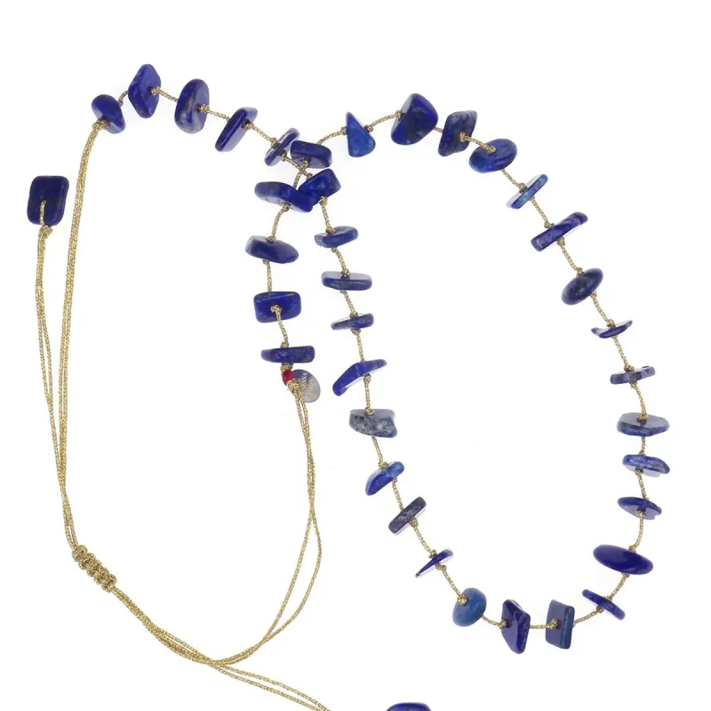 Collier en pierres naturelles Lapis-lazuli. Peut se porter en ras de cou ou sautoir selon votre envie  en bracelet 3 tours poign