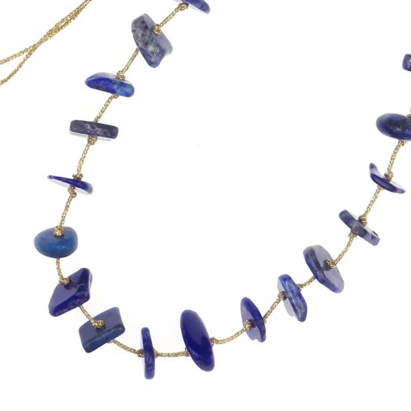 Collier en pierres naturelles Lapis-lazuli. Peut se porter en ras de cou ou sautoir selon votre envie  en bracelet 3 tours poign