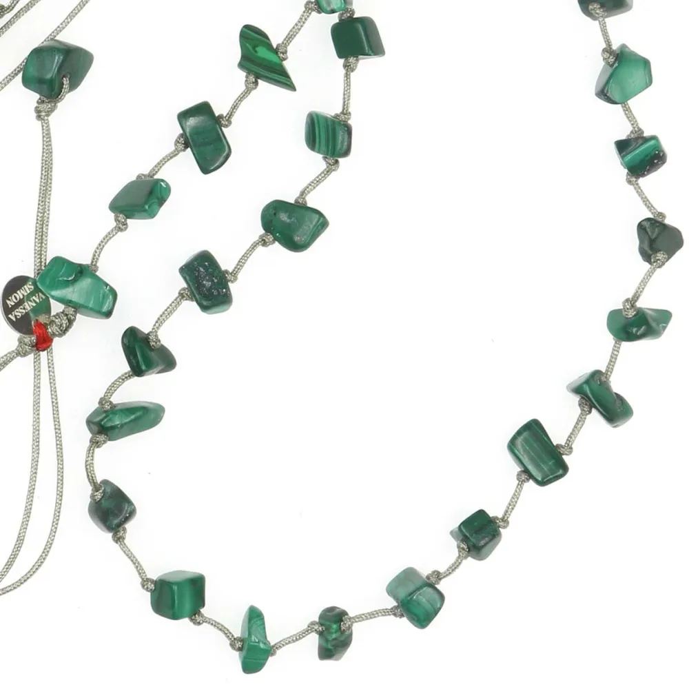 Collier en pierres naturelles Malachite. Peut se porter en ras de cou ou sautoir selon votre envie  en bracelet 3 tours poignet