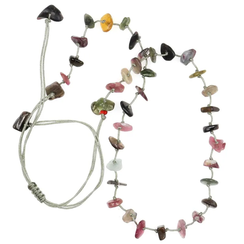 Collier en pierres naturelles Tourmaline. Peut se porter en ras de cou ou sautoir selon votre envie  en bracelet 3 tours poignet