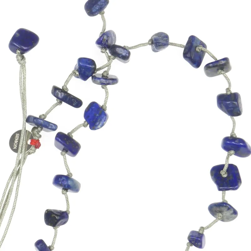 Collier en pierres naturelles Lapis-lazuli. Peut se porter en ras de cou ou sautoir selon votre envie  en bracelet 3 tours poign