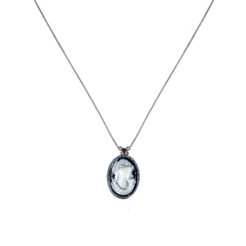 Collier fil or médaillonMM corail orné d'un camé vanessa simon