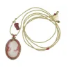 Collier fil or médaillon MM corail orné d'un camé vanessa simon