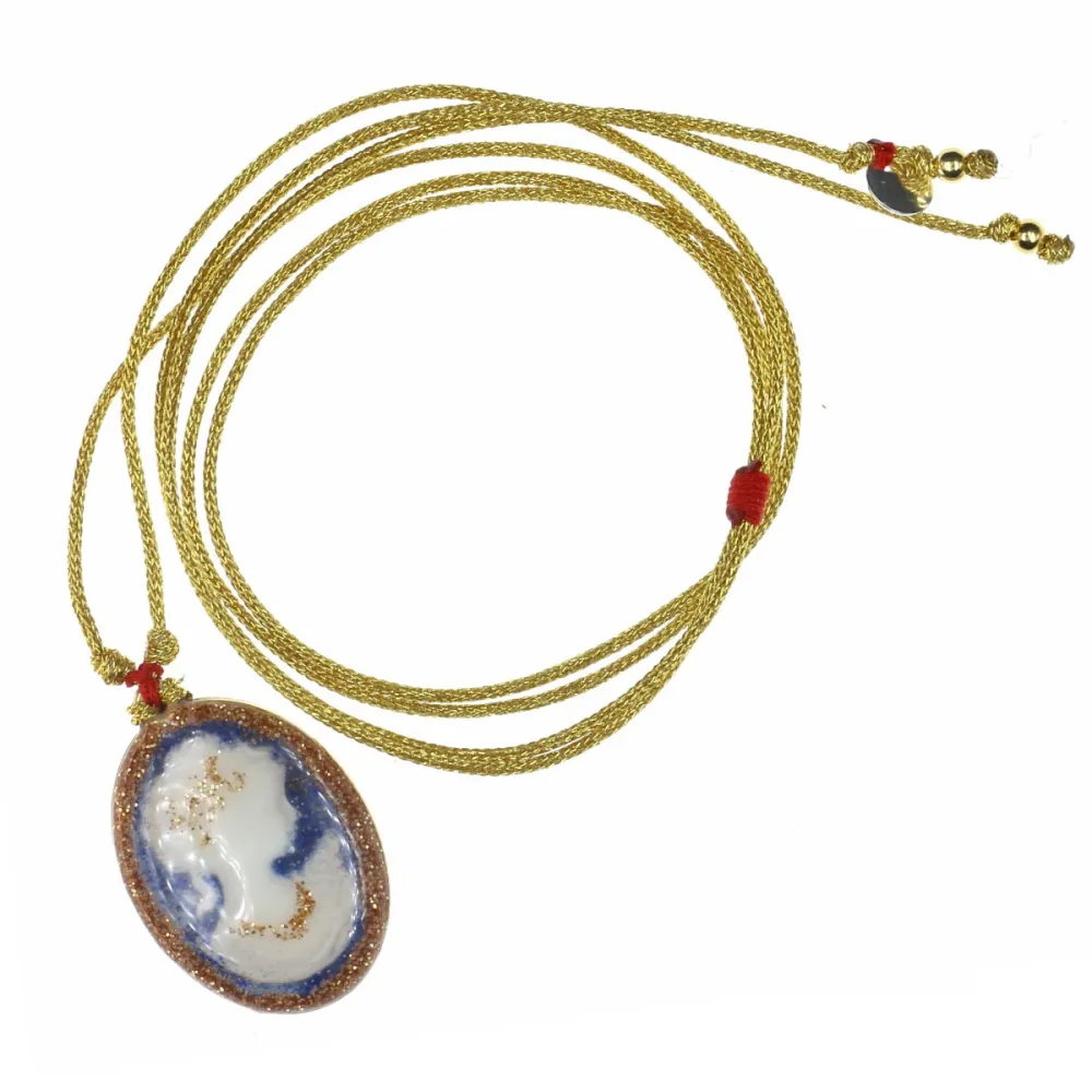 Collier fil or médaillon GM corail orné d'un camé vanessa simon