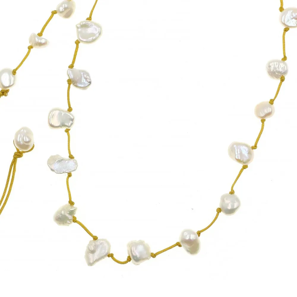 Collier en pierres naturelles Nacre baroque. Peut se porter en ras de cou ou sautoir selon votre envie  en bracelet 3 tours poig
