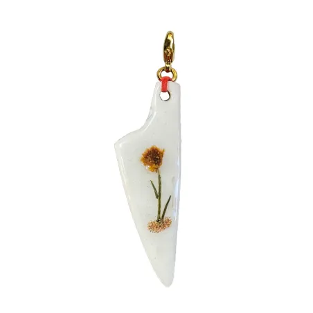 Charm Corne de Bélier émaillé blanc avec fleur Immortelle