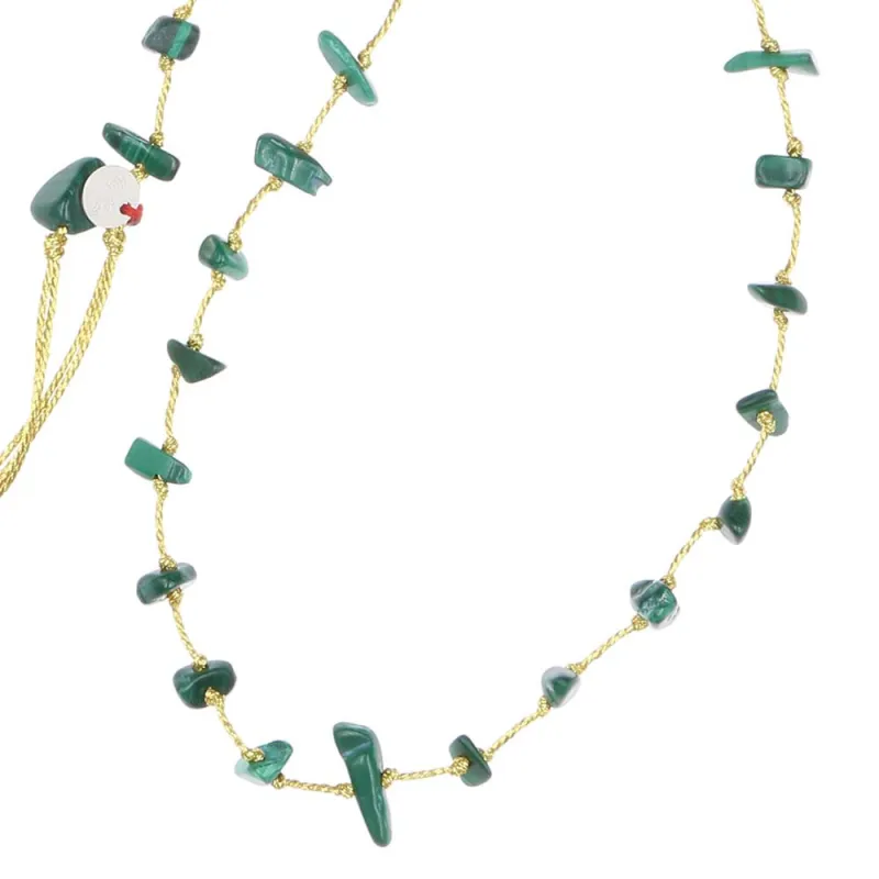 Collier en pierres naturelles Malachite.  Peut se porter en ras de cou ou sautoir selon votre envie  en bracelet 3 tours poignet